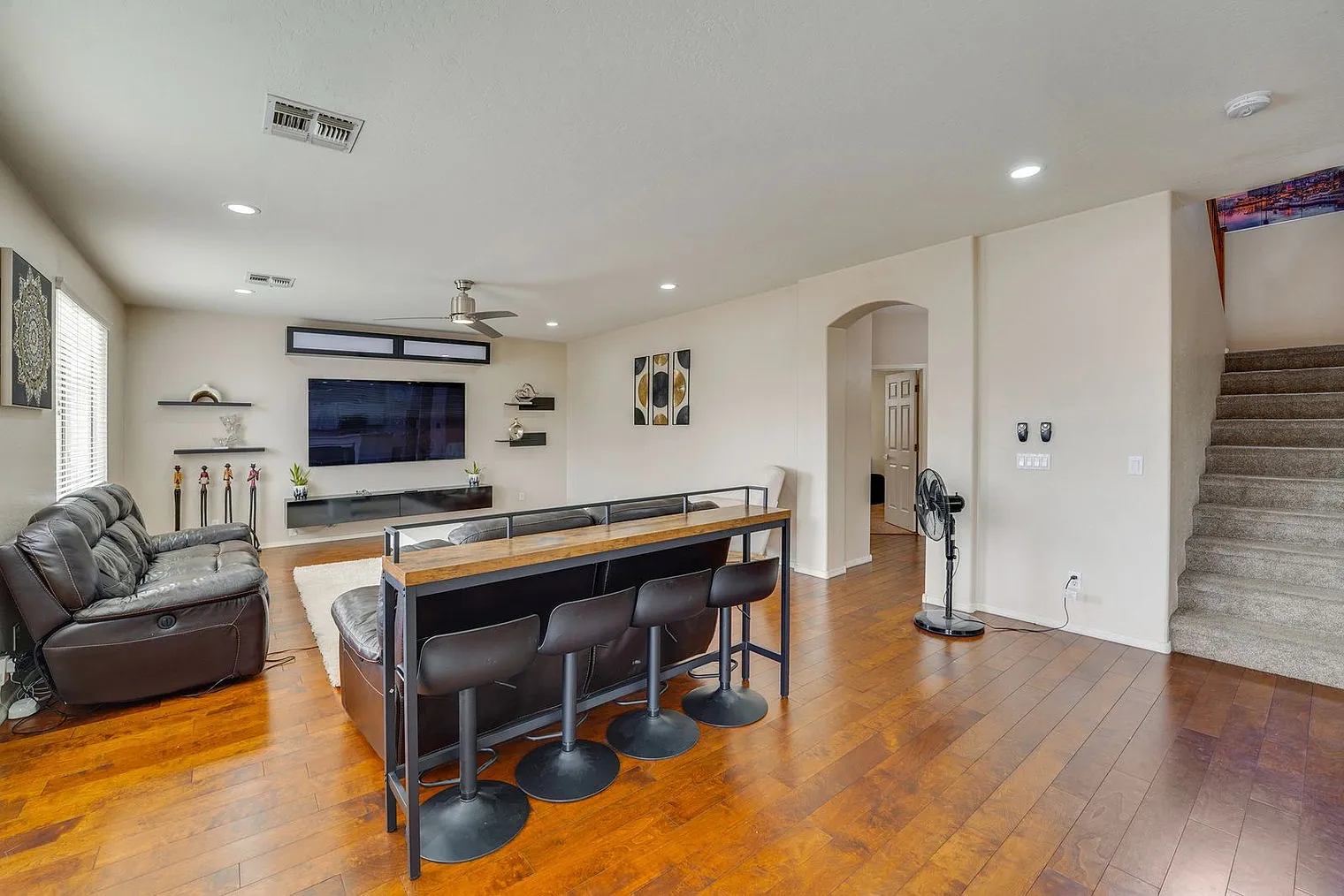 4 bed, 3.0 bath, 3089 sqft, $4,492 — Photo 4
