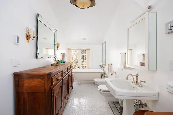 Sold by Brown Harris Stevens | media 17