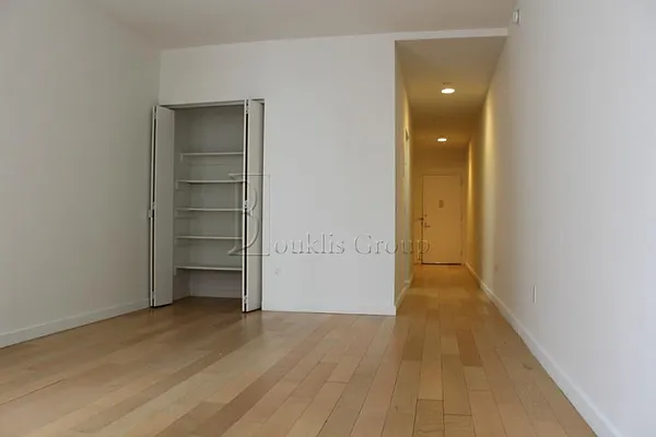 Rented by Bouklis Group | media 14