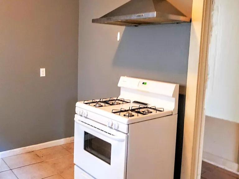 Kitchen stove/ hood and refrigerator