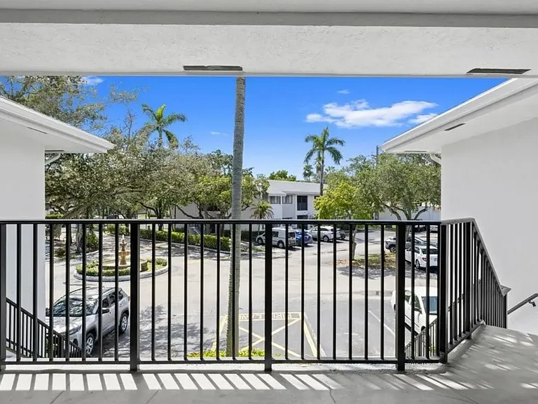 2445 SW 18th Ter #220 — Photo 23