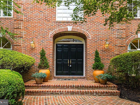 3rd image of 8001 Greenwich Woods Dr