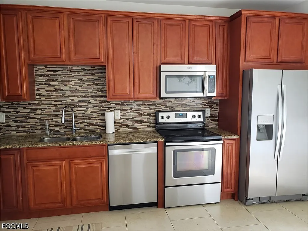3 bed, 2.5 bath, 1707 sqft, $2,250 — Photo 3