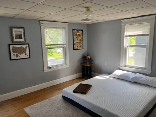 11 Colonial Rd, Portland, ME 04102
