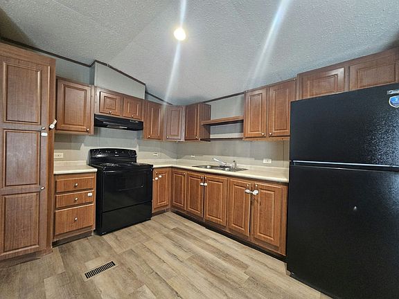 3rd image of 6280 Hamilton Dr #12