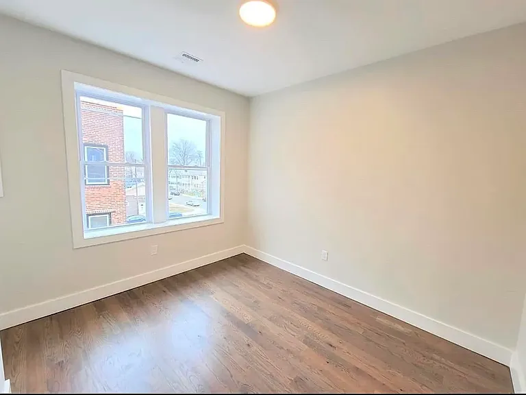 535 Hawthorne Ave #203 — Photo 7