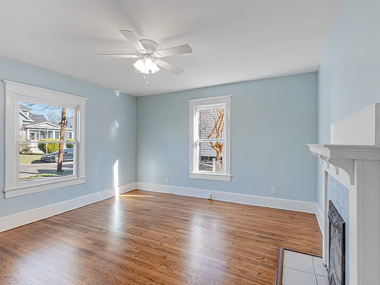 2450 Woodbine Ave #1 — Photo 13