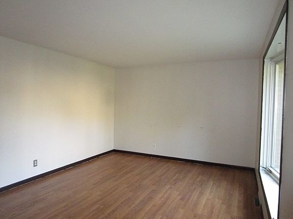 3rd image of 25511 W Lake Shore Dr