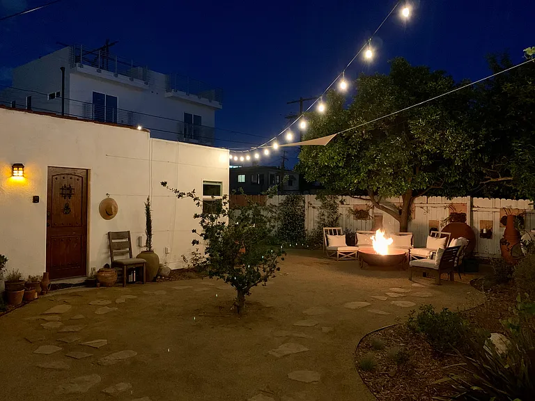 1852 S Redondo Blvd — Photo 23