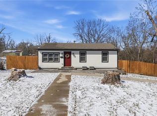 10302 Oakland Ave, Kansas City, MO 64134