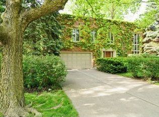 3 Martha Ln, Evanston, IL 60201