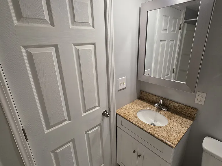 79 Newell St 1stFlr 2B/1B FreshPaint PrivEntry! Laundry! Prkg NOPets — Photo 9