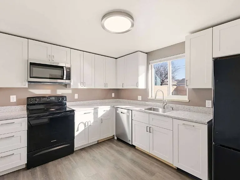 5104 E 33rd Ave — Photo 9
