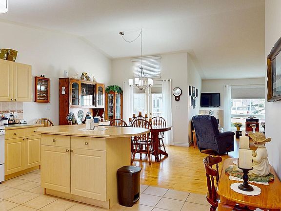 3rd image of 3 Spruce Ridge Dr #3