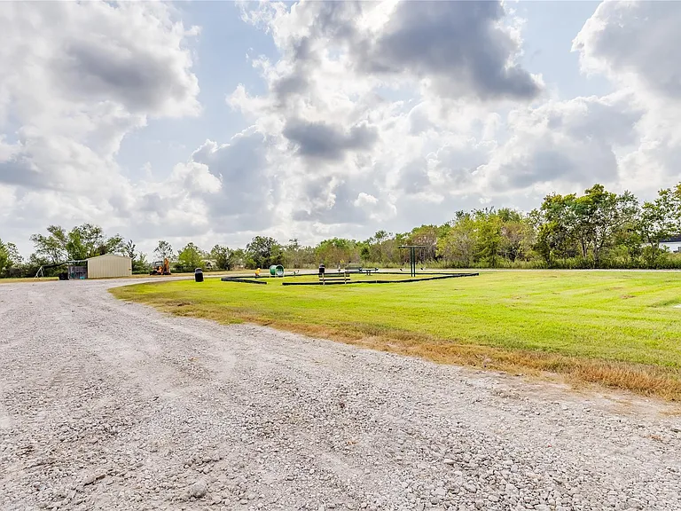 4227 Old Chocolate Bayou Rd — Photo 9