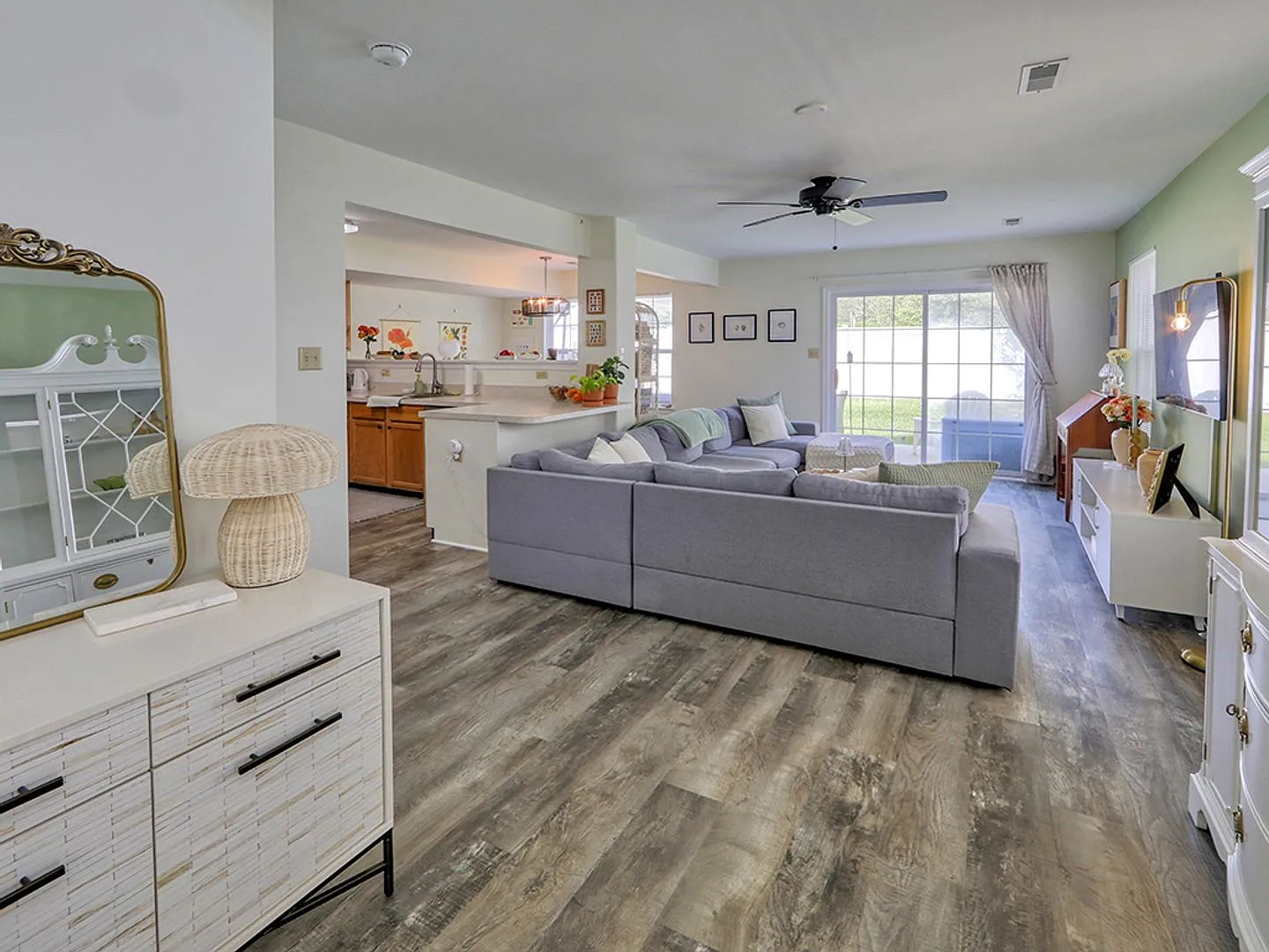 Year-round rental - 4 br 2.5 ba Twin Home in Seabright Village East of Route 1 — Photo 4