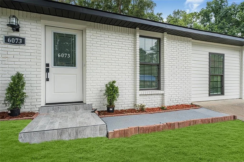 3 bed, 2.0 bath, 1450 sqft, $1,950 — Photo 2