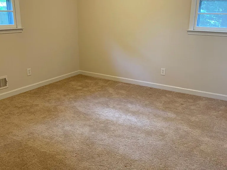 505 Locust Ln — Photo 6