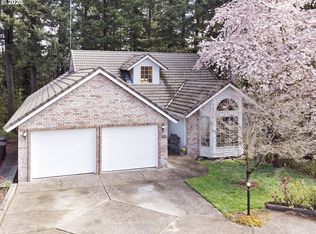 7670 Ridgewood Dr, Gladstone, OR 97027