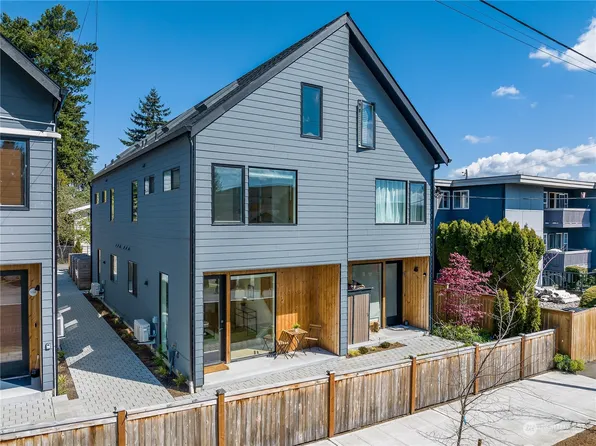 916 N 100th Street, Seattle, WA 98133