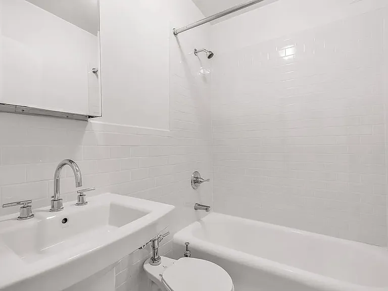 208 W 23rd St #1502 — Photo 3
