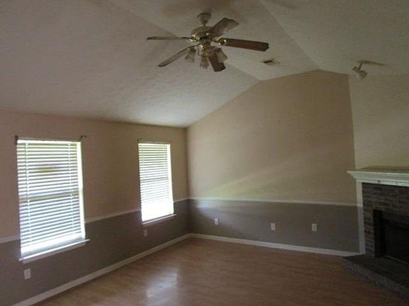 4th image of 700 Pinoak Dr