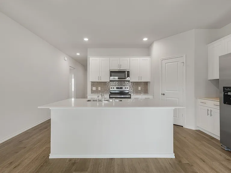 1531 Brooke Dr — Photo 2