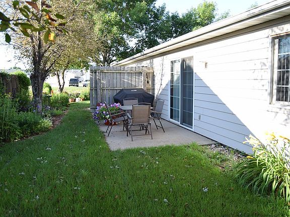 Prairie Mill Townhomes: Back yard