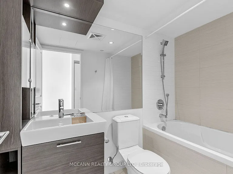 386 Yonge St #3015 — Photo 13
