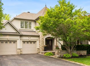 535 Canyon St, Mississauga, ON L5H 4L4