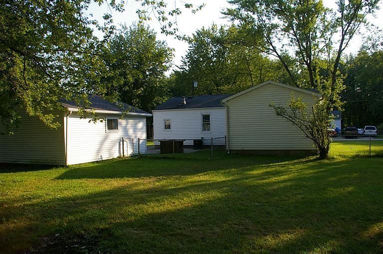 2nd image of 6052 Floyd Pl