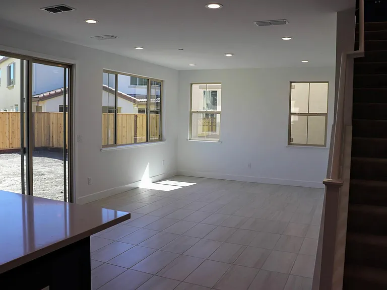 1260 S Hollyhock Dr — Photo 4