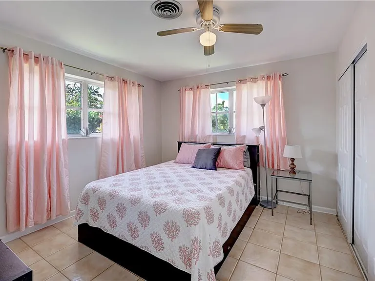 840 SW 7th St — Photo 9