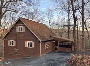 1096 Porter Dr, Bushkill, PA 18324