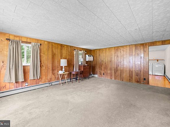3rd image of 951 Barksdale Rd