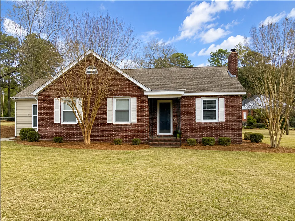 105 Hillcrest Dr