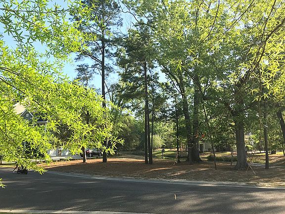 Front HOA and pond view.