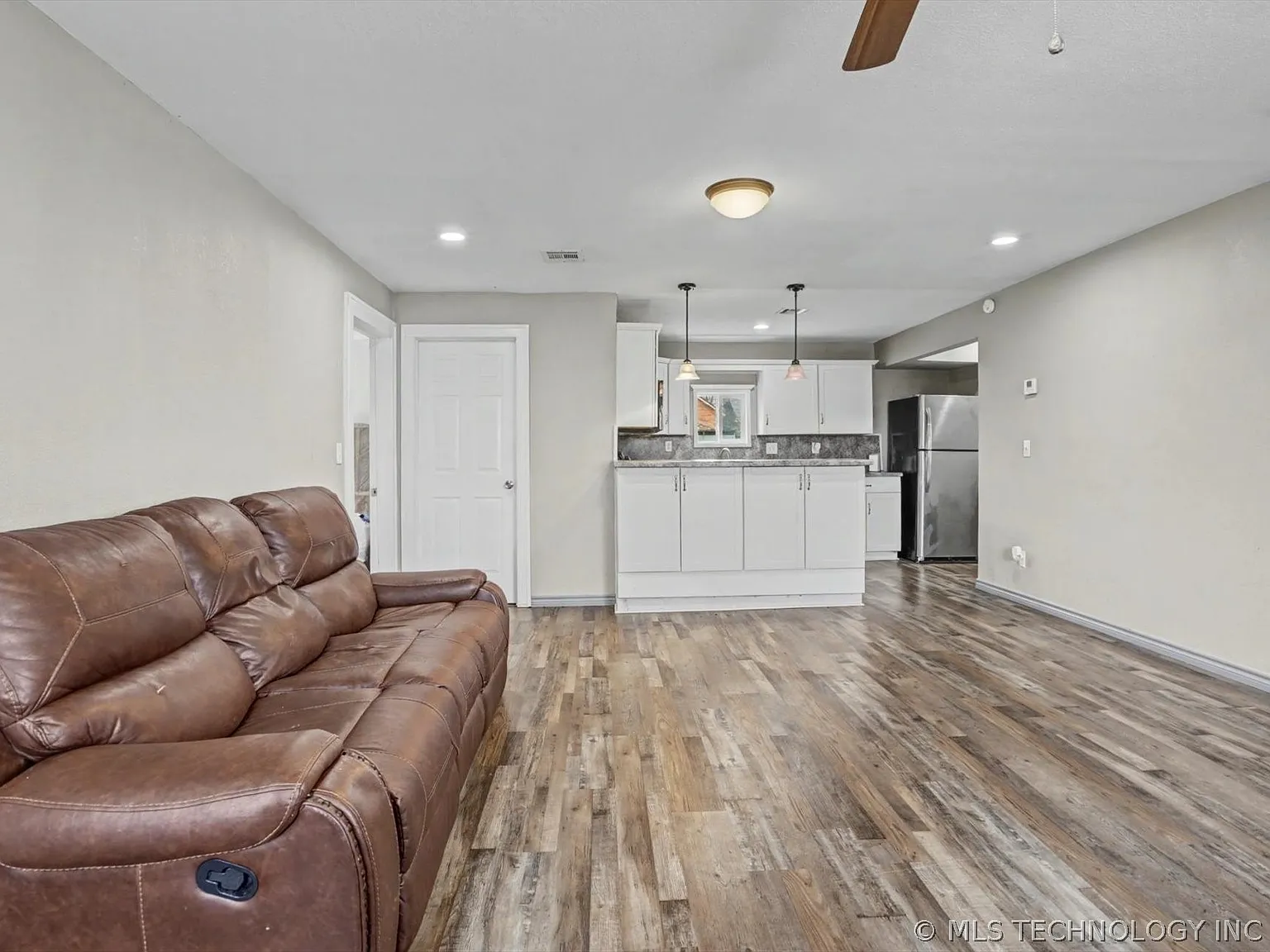 3 bed, 2.0 bath, 1149 sqft, $1,550 — Photo 4
