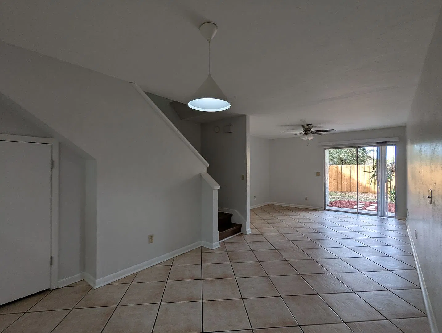 Spacious 2 Bedroom, 1.5 Bath Two-Story Townhome in Pickwick Park — Photo 3