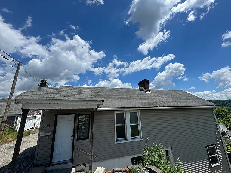 922 Oak St — Photo 1