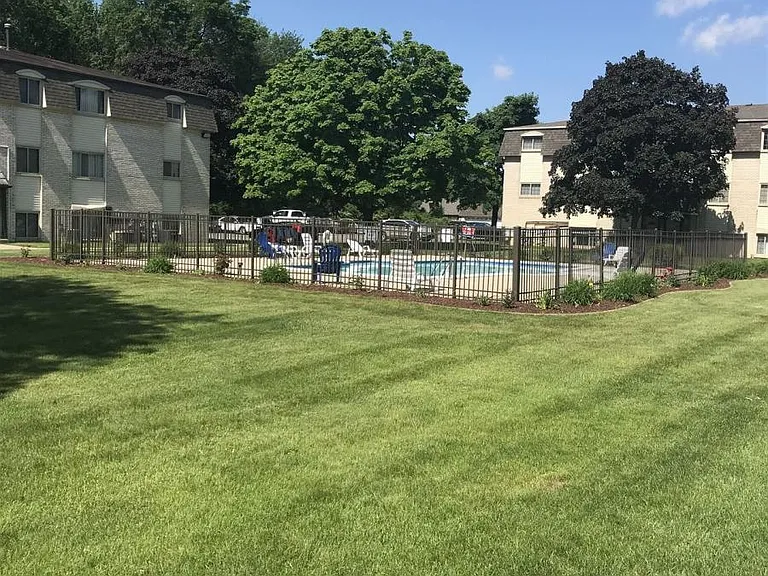 holiday pool 6