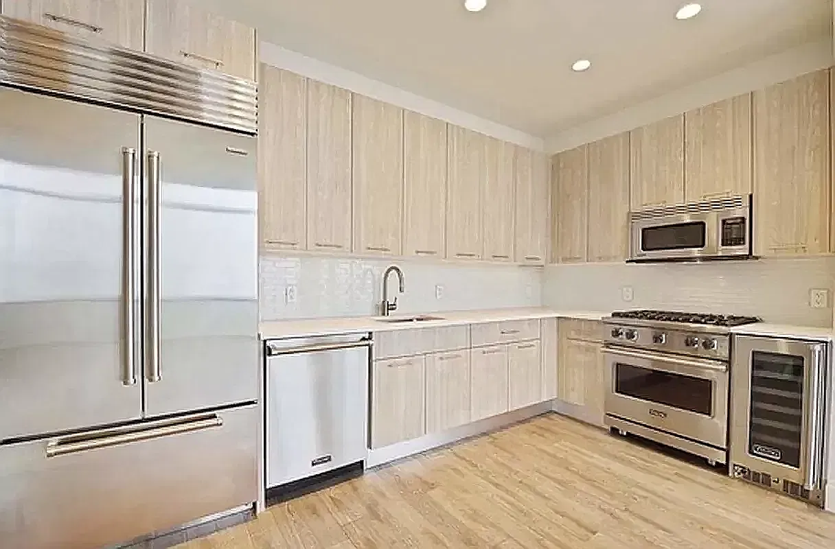 1501 Voorhees Avenue — Photo 2