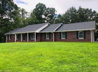 102 Jessica Ln, Mount Airy, NC 27030