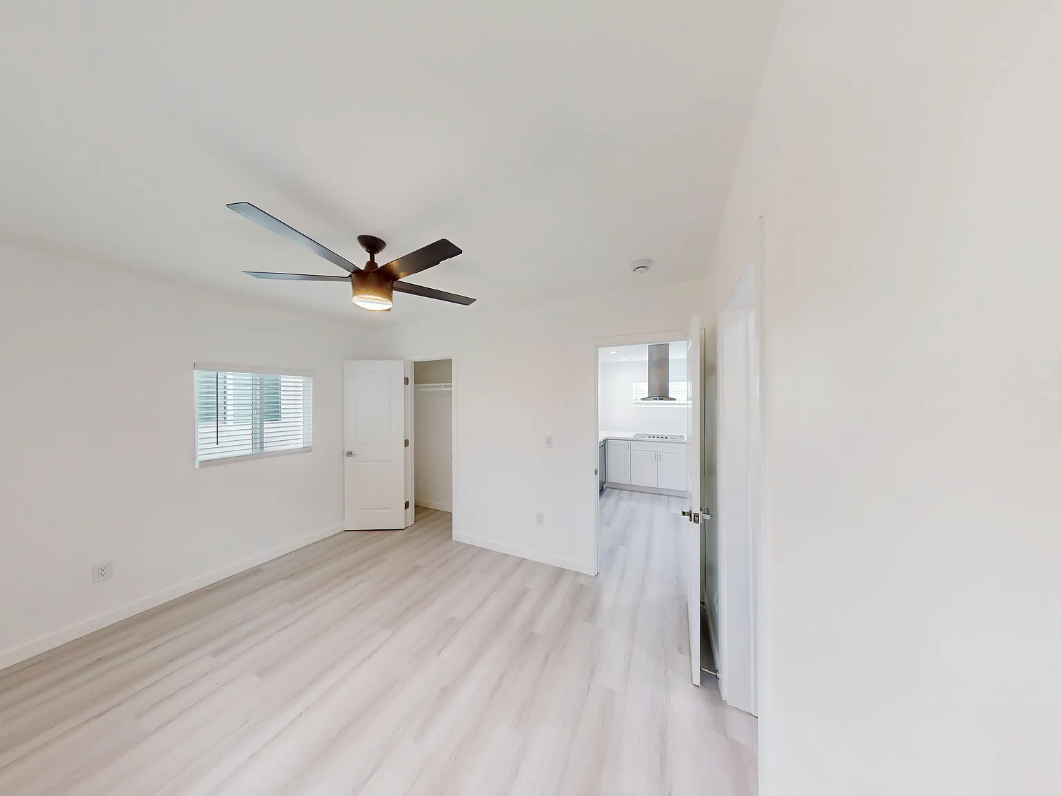 312 1/2 Milbrae St — Photo 4
