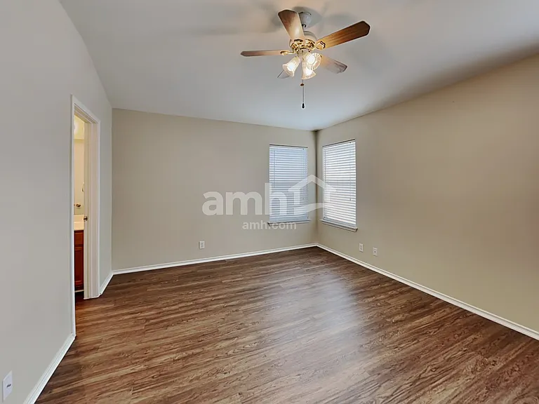1419 Diamond Blf — Photo 10