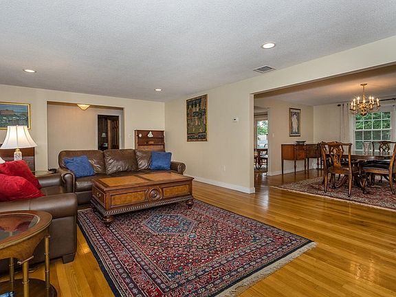 5th image of 24 Mohawk Rd