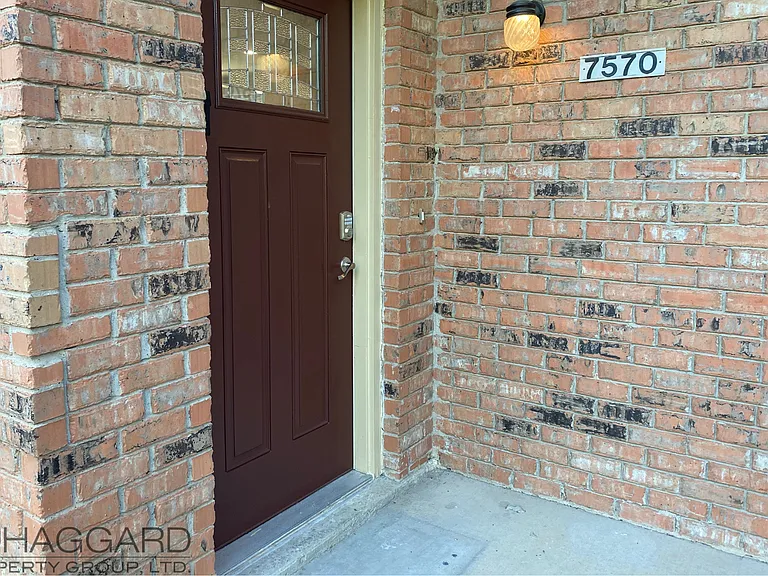 7570 Kings Ridge Rd — Photo 2