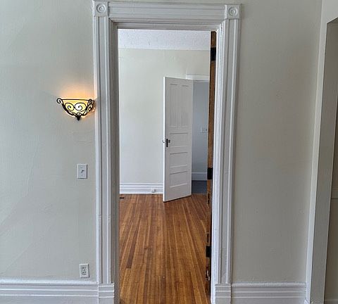 4th image of 34 Ashland Ave #2