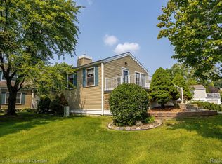 21260 E Glen Haven Cir, Northville, MI 48167