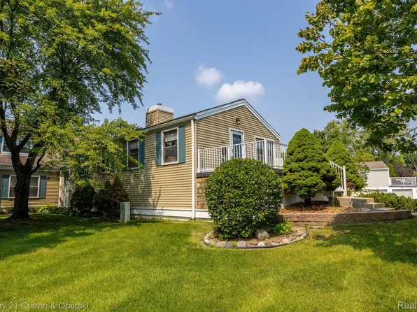 21260 E Glen Haven Cir, Northville, MI 48167